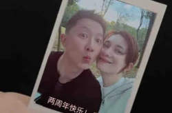 娱乐吃瓜爆料两个顶流,揭秘两位当红明星的幕后故事与情感纠葛”