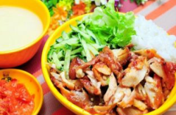 小馋猫烤肉拌饭加盟电话,开启财富之门，共创美食盛宴”